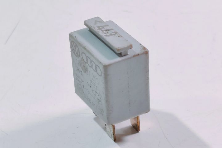 Releu 449  1K0951253 Volkswagen VW Golf a 5-a generatie