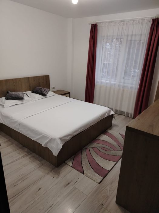 Închiriez apartament