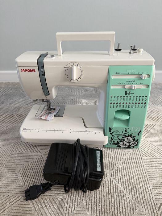 Швейная машинка Janome F23