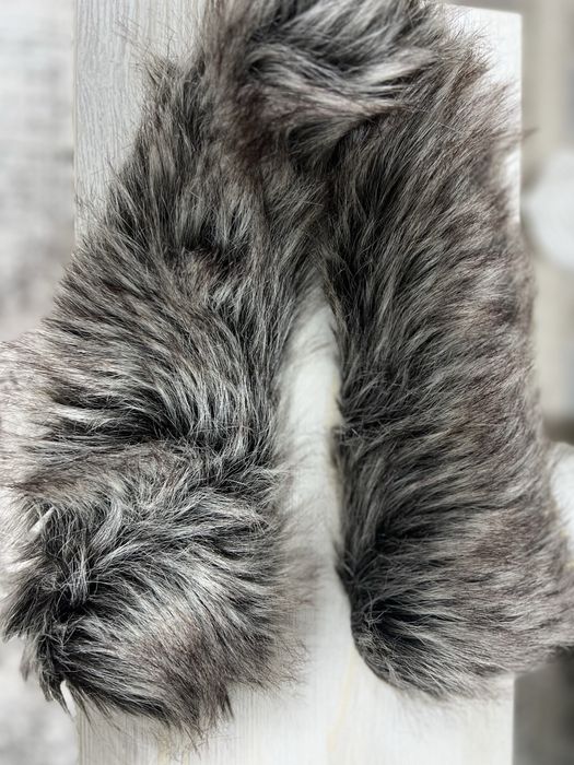 Меховые воротники из натулальноги песца, разного размера и цвета .