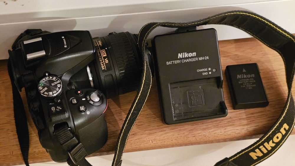 Nikon D5300 cu ob. 18-55 și geantă (preț fix)