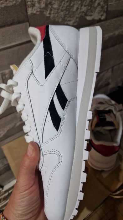 Продам новые кроссовки Reebok Classic