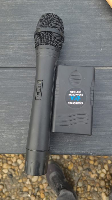 Microfon cu wireless.  150 lei