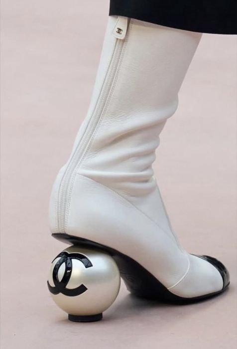 Chanel бели боти