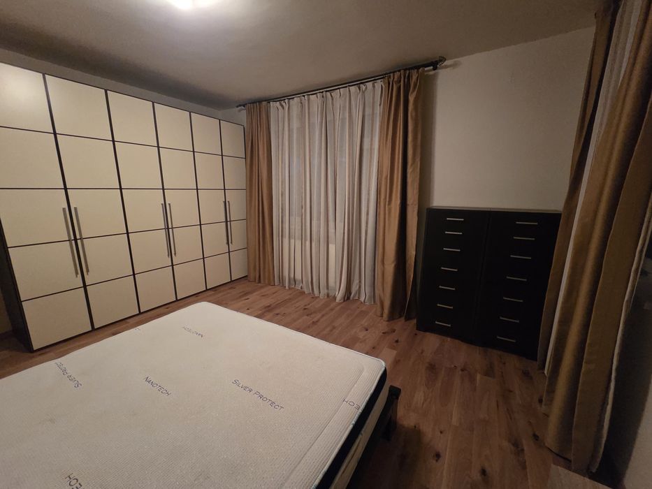 Închiriez apartament 3 camere lux 107 mp