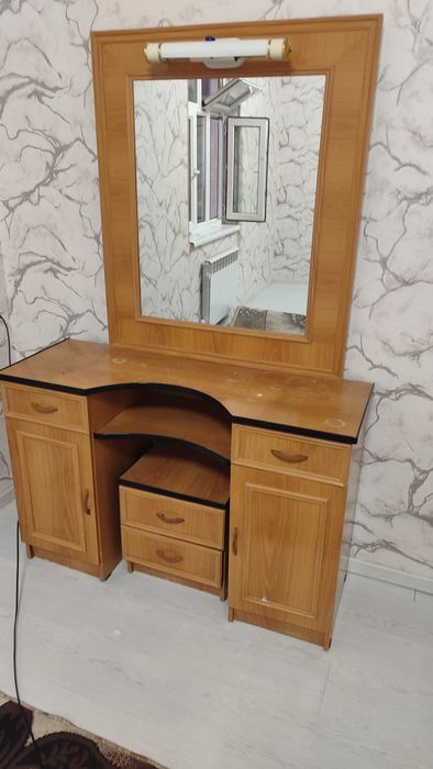 продаётся трюмо в хорошем состоянии самовывоз