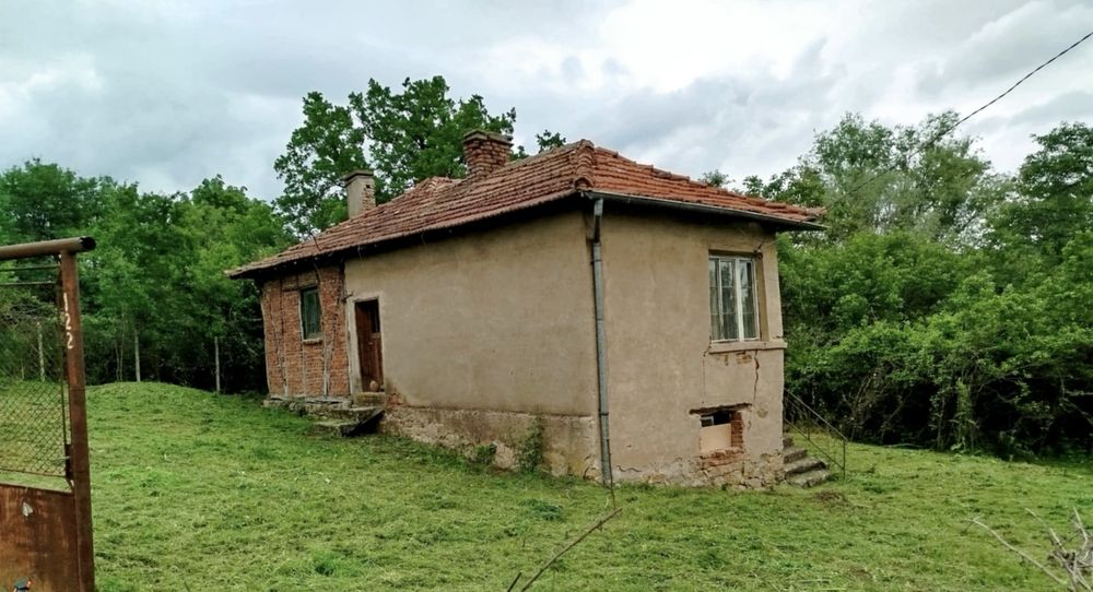 Къща / вила 1,5дка+ земеделска земя 5дка. Обл.Перник