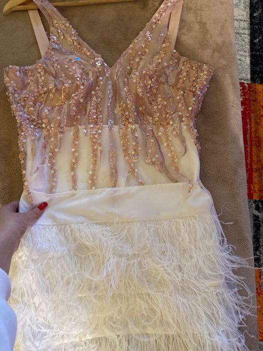 Рокля официална с пера