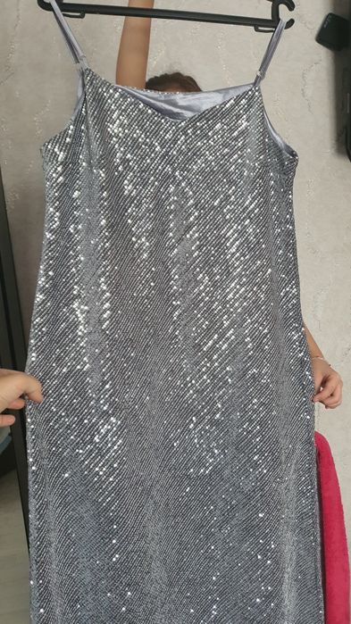 Әдемі көйлек сатылады