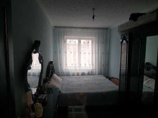 Kvartira sotiladi 2xonali balkon, 2×4, yo‘l yuziga yaqin