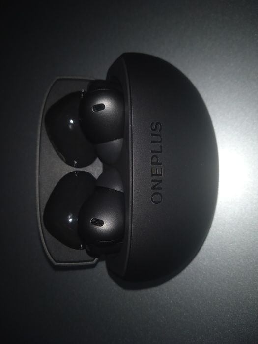 Продам наушники OnePlus Buds 4