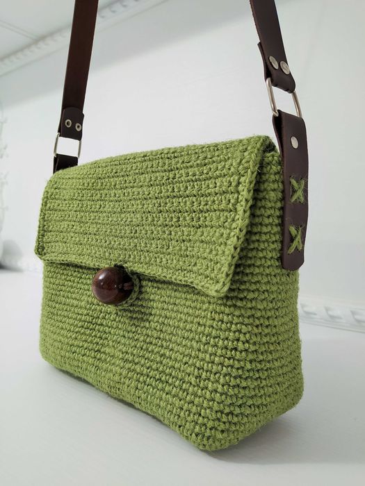 Плетени дамски чанти през рамо от юта