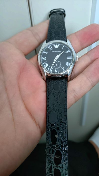 Часовник Armani с австралийска кожена каишка