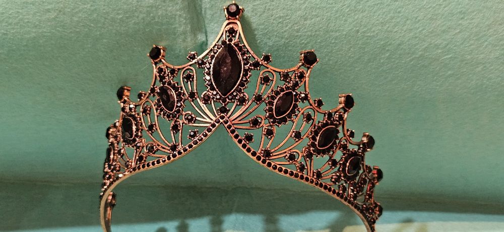 В наличии короны для любого торжества
