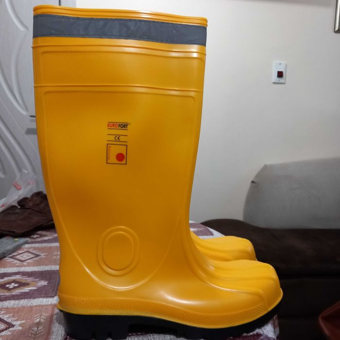 Гумени зимни ботуши номер 42