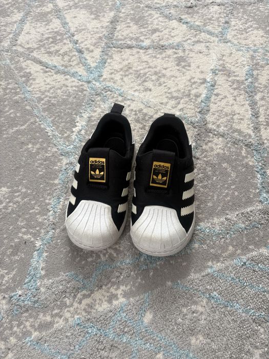 Кроссовки Adidas оригинал 23.5р