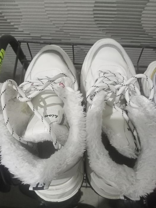 Продам зимние кроссовки