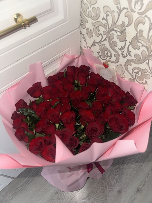 Длинные,красные розы 51шт
