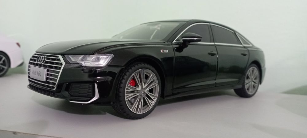 Ауди А6 1: 18 масштаб
