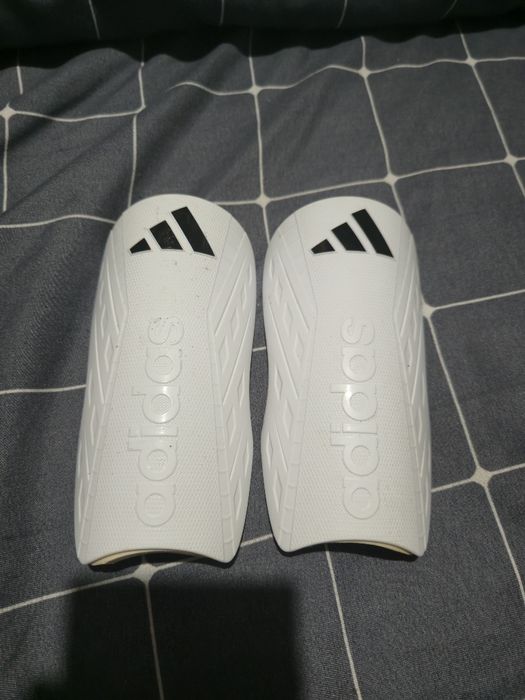 Продавам футболни кори, ползвани само веднъж.