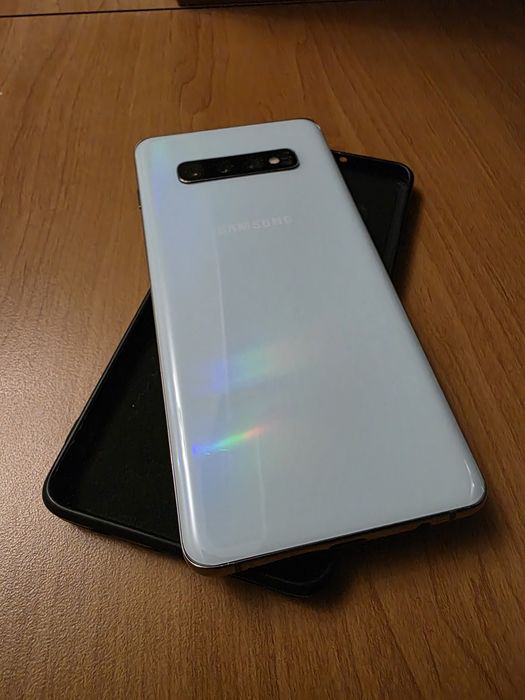 Продам Samsung S10 plus