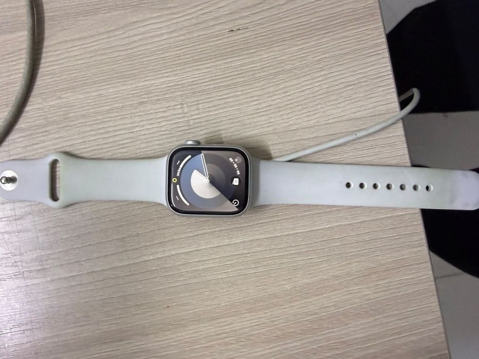 Apple Watch 8 продам коробка есть