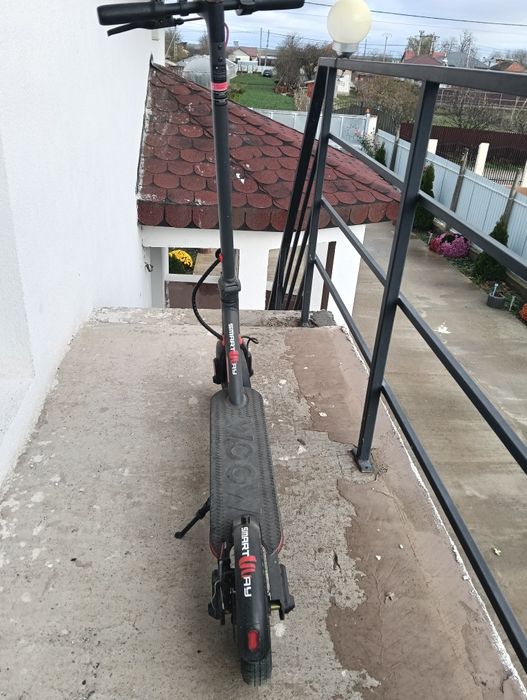 Trotinetă electrică  foarte puțin folosită