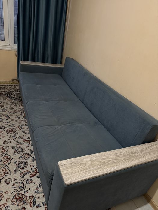 Диван. В хорошем состоянии. Срочно продам