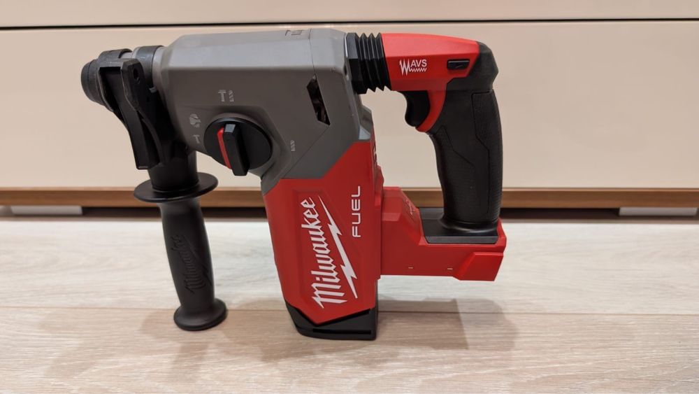 Аккумуляторный перфоратор Milwaukee M18