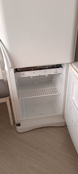 Холодильник indesit