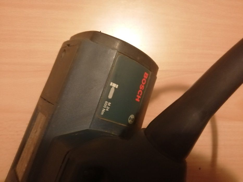 Продавам ударен гайковерт BOSCH GDS 24
