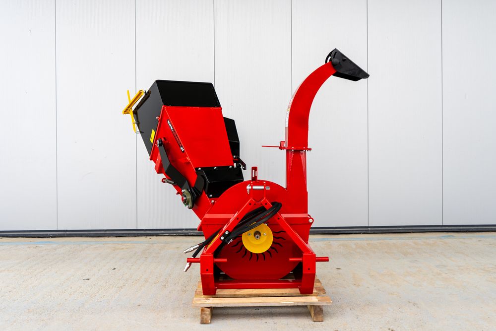 Tocător crengi la tractor RT 630 R cu role de tragere