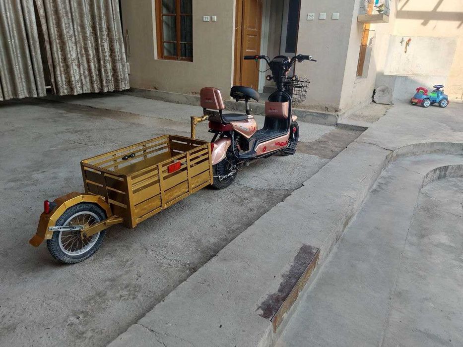 Продаю электроскутер с прицепом.
