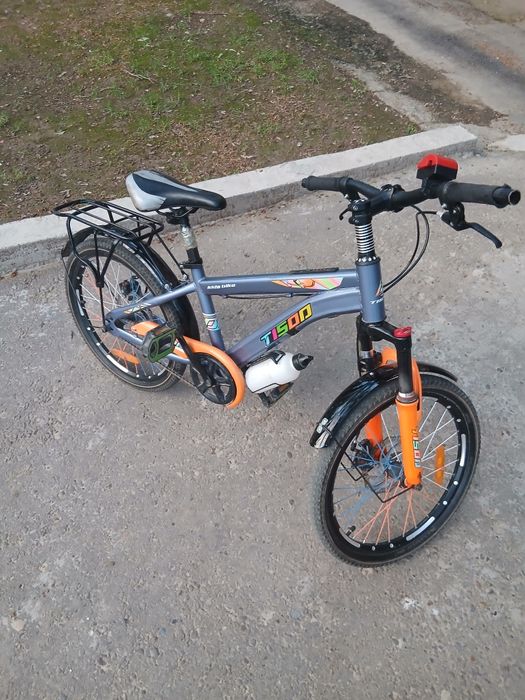 Srochna velosiped sotiladi.