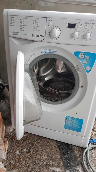 пералня  Indesit, работеща до 6 кг.
