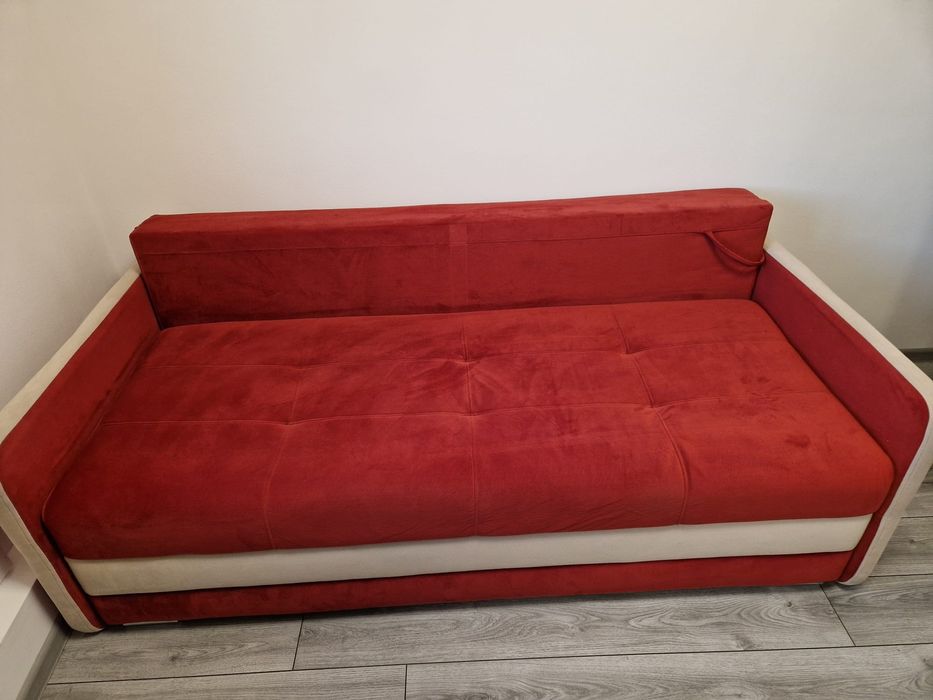 Vand Canapea în stare foarte bună