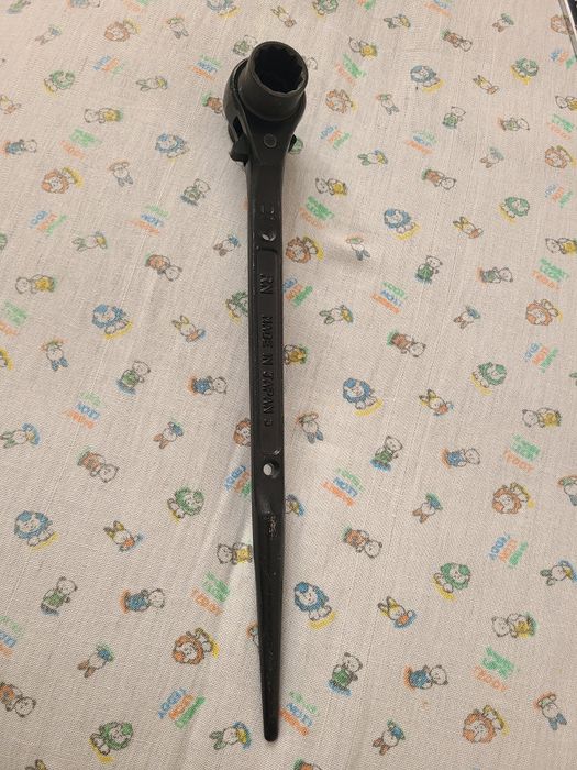 Трещоточный монтажный ключ японский