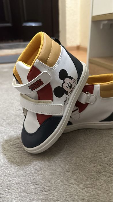 Детские кроссовки Disney