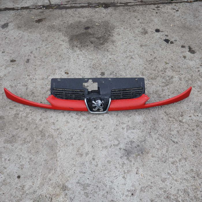 Маска между фаровете за Пежо 206