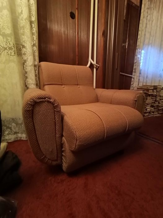 Диван, табуретки и фотьойли