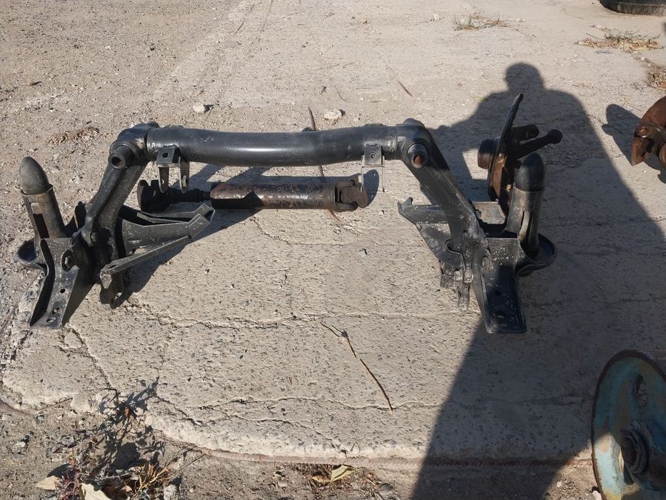 Передняя балка Шевроле нива