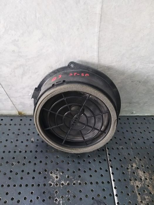 Boxa audi stanga spate audi q3 8u