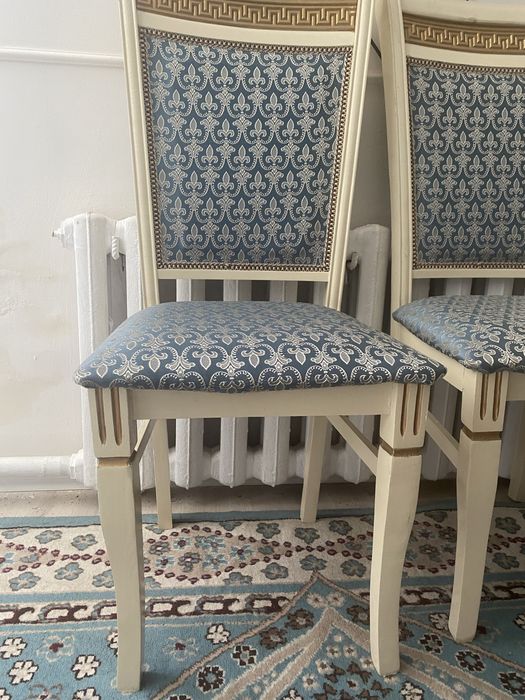 Стол и 12 стулья