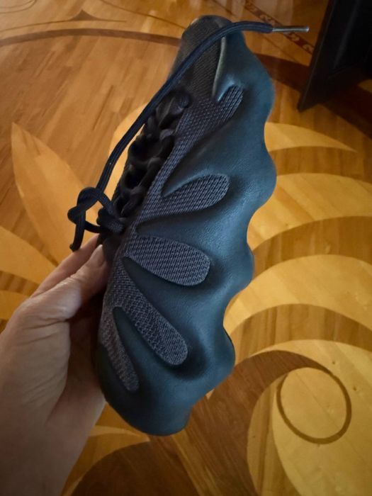 Yeezy 450 (серия Yeezy от adidas)