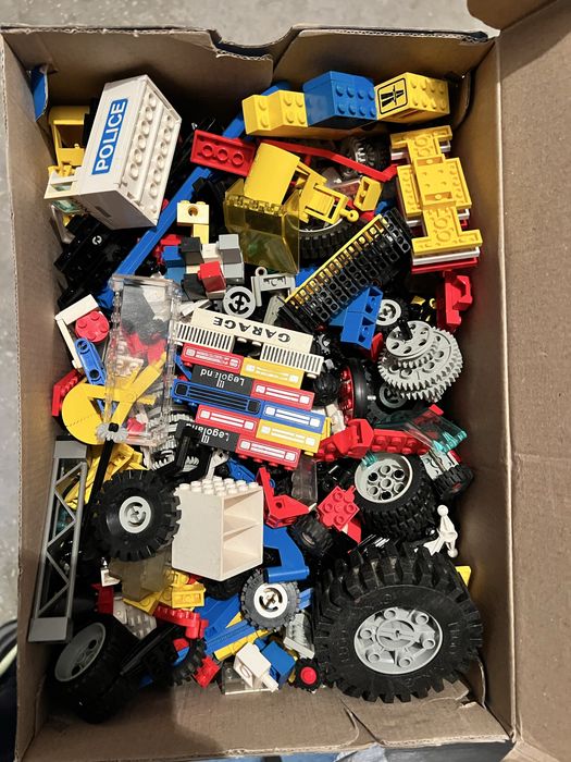 Vand lego 5,7 kg . 350 lei