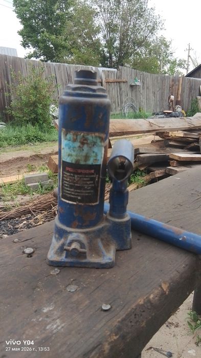 Продам домкрат 3 тонник