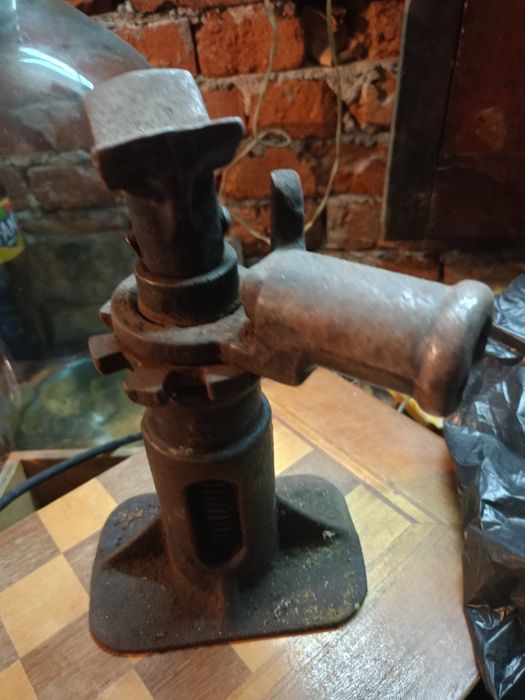 продавам инструменти за автомобили