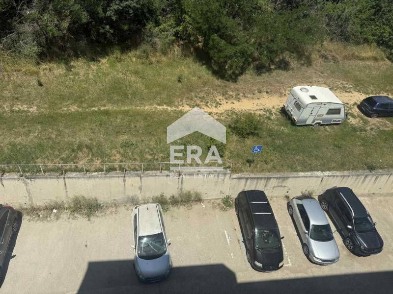 Ексклузивен тристаен апартамент с камина и локално парно, район Владис