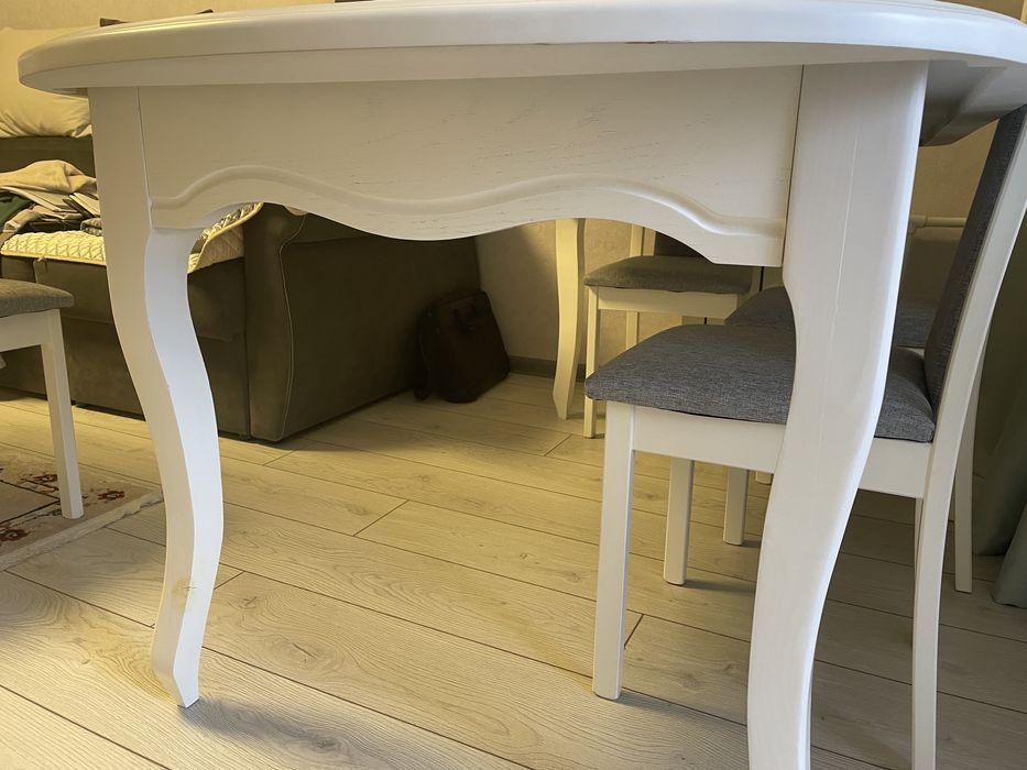 Продам стол  для гостиной