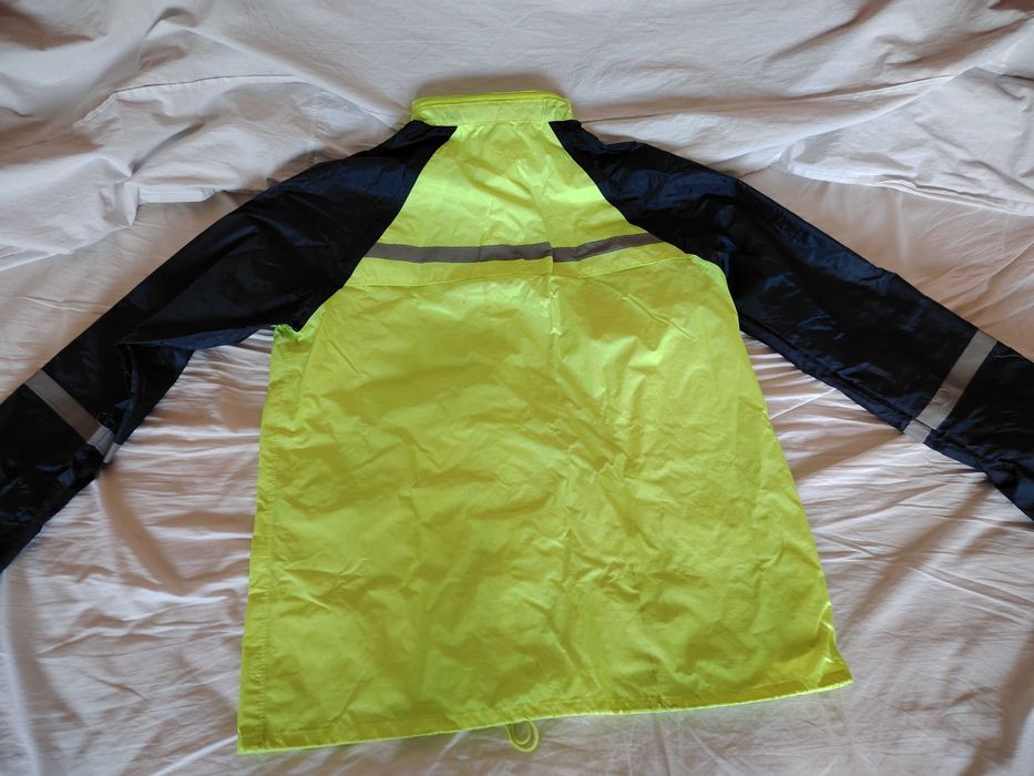 Светлоотразително водоустоичиво яке